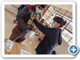 Cecy provides vitamins and basic medicines to Wilmer, a Muyurco teacher (27 Sept 2021)