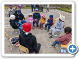 Diego and Adriana play a game with their group - Santa Monica 27 NOV 2022