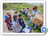 Jackie teaches children the alphabet - Muyurco 28 NOV 2022